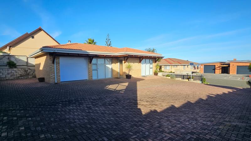 6 Bedroom Property for Sale in Dana Bay Western Cape